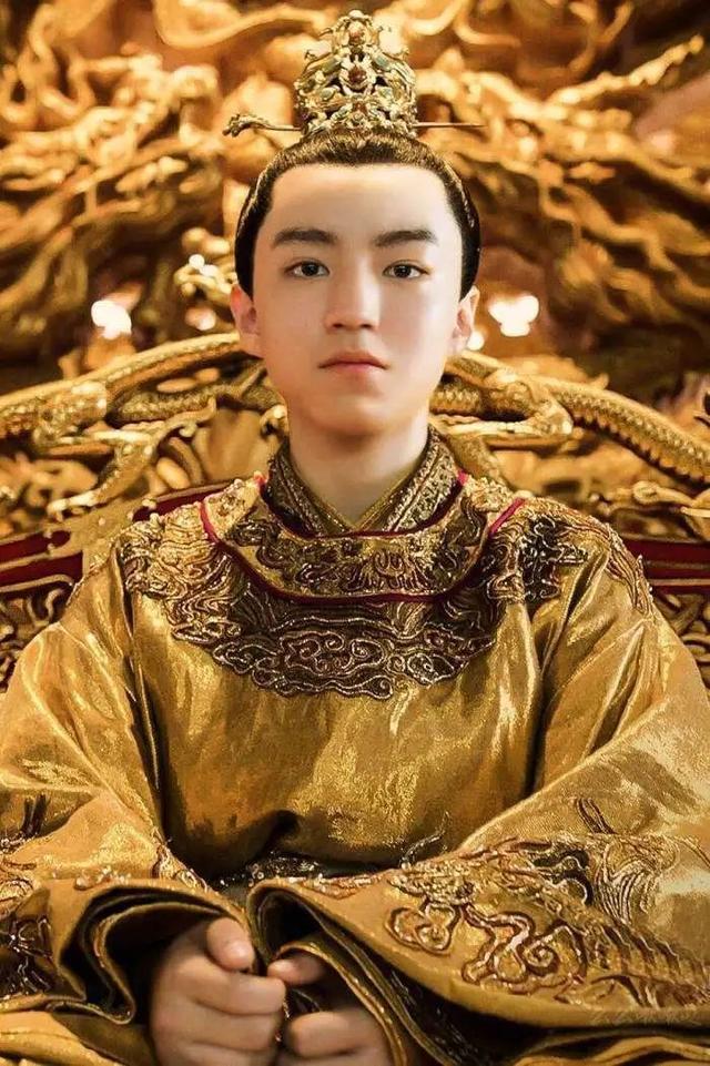 易烊千玺成为首个00后破百亿票房影人,进圈3年,6部电影缔造奇迹休闲区蓝鸢梦想 - Www.slyday.coM 易烊千玺成为首个00后破百亿票房影人,进圈3年,6部电影缔造奇迹休闲区蓝鸢梦想 - Www.slyday.coM