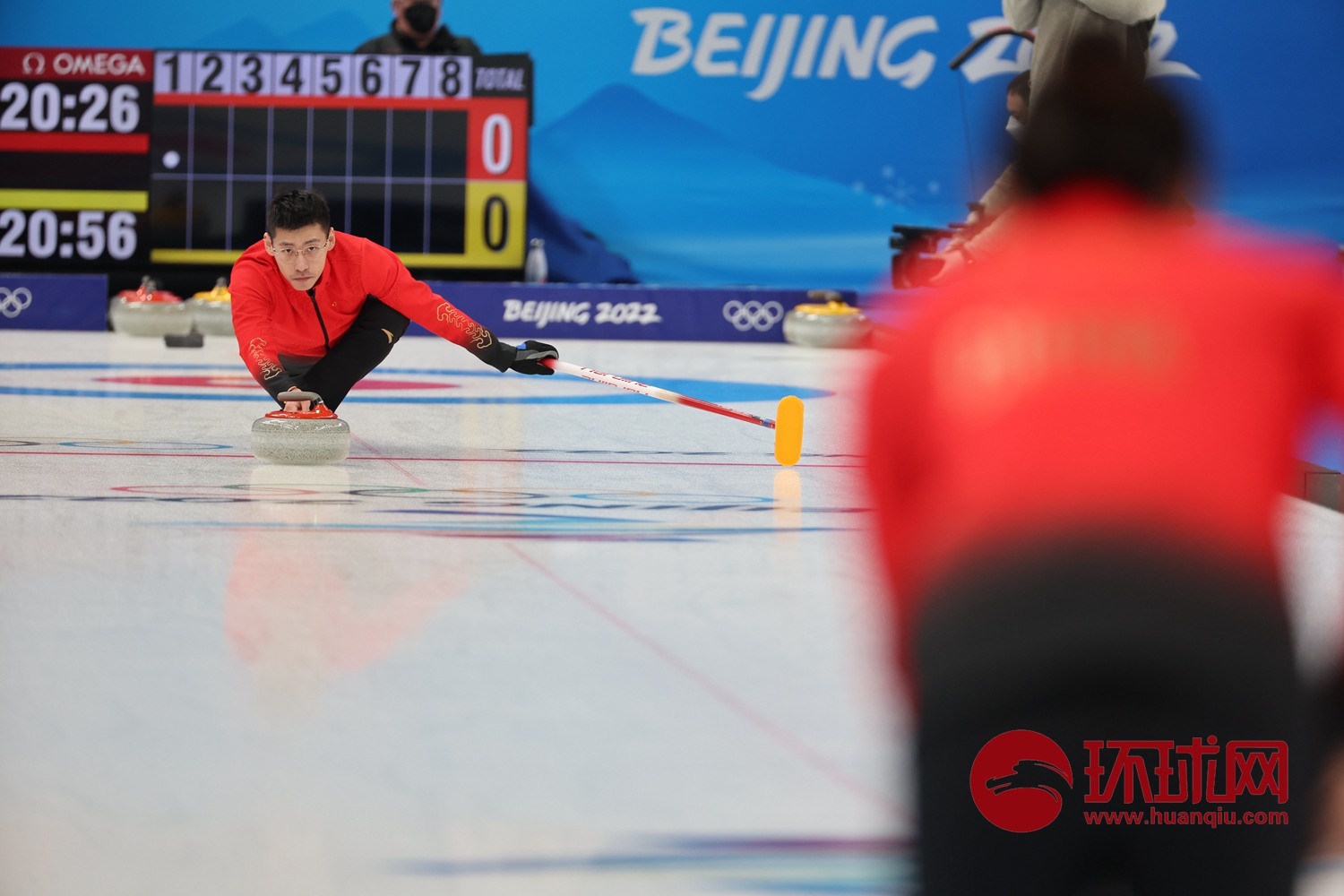 北京冬奥会首个开赛的竞赛项目冰壶拉开战幕,观众为选手呐喊助威休闲区蓝鸢梦想 - Www.slyday.coM 北京冬奥会首个开赛的竞赛项目冰壶拉开战幕,观众为选手呐喊助威休闲区蓝鸢梦想 - Www.slyday.coM