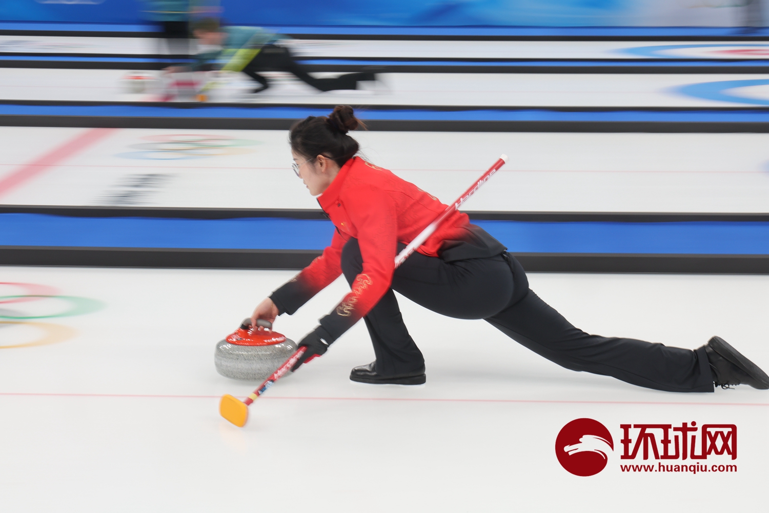 北京冬奥会首个开赛的竞赛项目冰壶拉开战幕,观众为选手呐喊助威休闲区蓝鸢梦想 - Www.slyday.coM 北京冬奥会首个开赛的竞赛项目冰壶拉开战幕,观众为选手呐喊助威休闲区蓝鸢梦想 - Www.slyday.coM