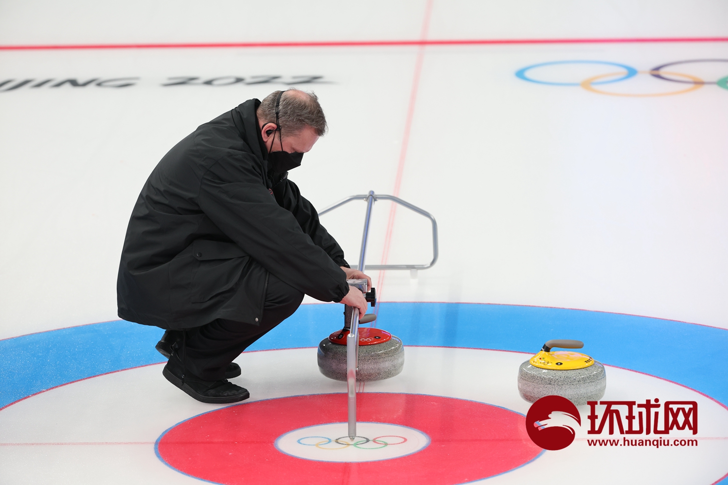 北京冬奥会首个开赛的竞赛项目冰壶拉开战幕,观众为选手呐喊助威休闲区蓝鸢梦想 - Www.slyday.coM 北京冬奥会首个开赛的竞赛项目冰壶拉开战幕,观众为选手呐喊助威休闲区蓝鸢梦想 - Www.slyday.coM