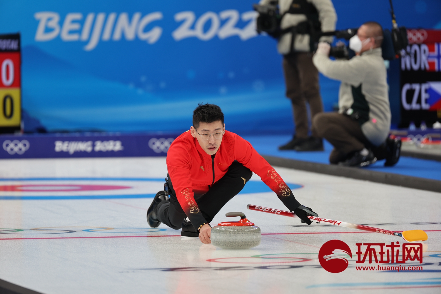 北京冬奥会首个开赛的竞赛项目冰壶拉开战幕,观众为选手呐喊助威休闲区蓝鸢梦想 - Www.slyday.coM 北京冬奥会首个开赛的竞赛项目冰壶拉开战幕,观众为选手呐喊助威休闲区蓝鸢梦想 - Www.slyday.coM