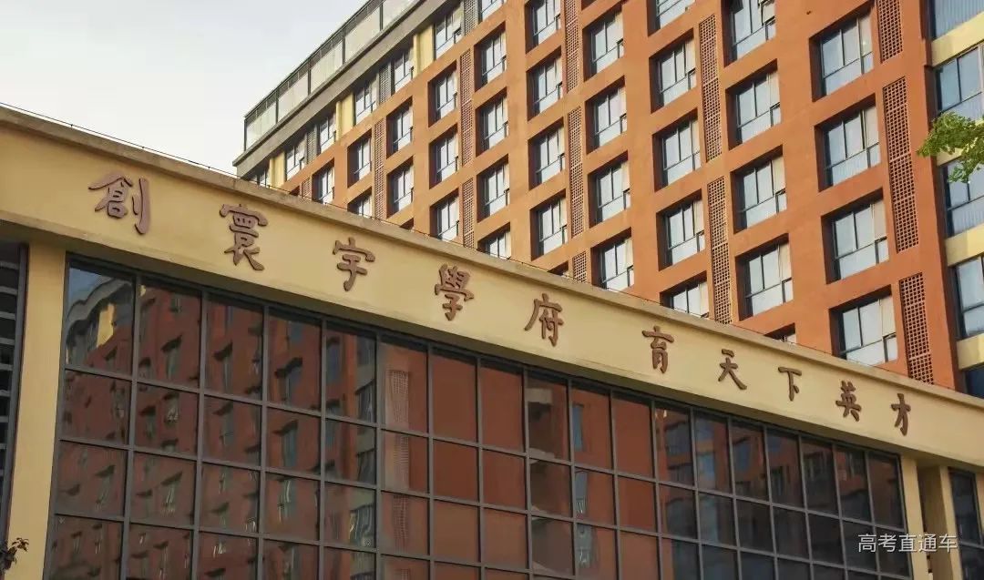 快看双一流大学宿舍素颜照曝光这差别也太大了吧
