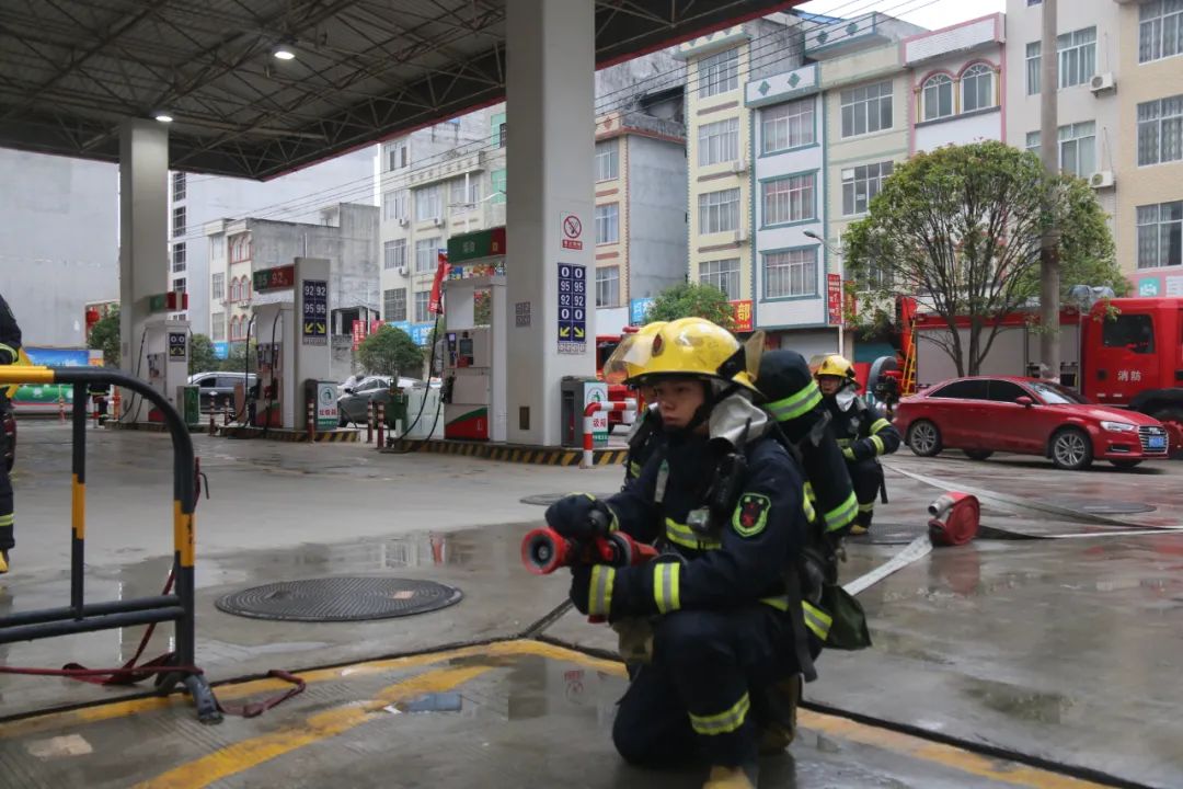 除夕夜牺牲的2名广西消防员欧保尔、韦吉德,被批准为烈士、追记个人一等功休闲区蓝鸢梦想 - Www.slyday.coM 除夕夜牺牲的2名广西消防员欧保尔、韦吉德,被批准为烈士、追记个人一等功休闲区蓝鸢梦想 - Www.slyday.coM