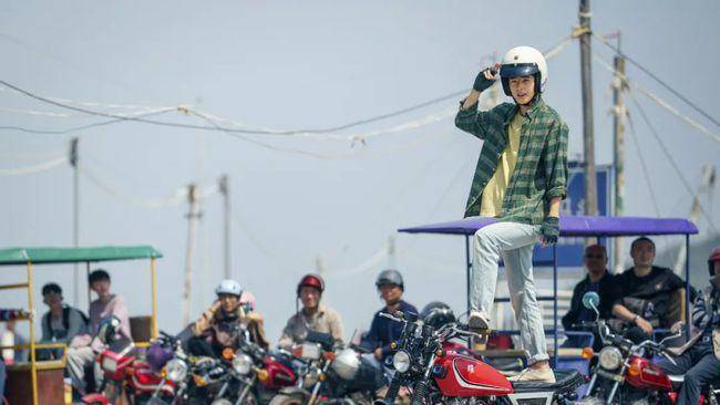 《四海》里阿耀枕边的那本书,讲述的是什么样的故事?休闲区蓝鸢梦想 - Www.slyday.coM 《四海》里阿耀枕边的那本书,讲述的是什么样的故事?休闲区蓝鸢梦想 - Www.slyday.coM