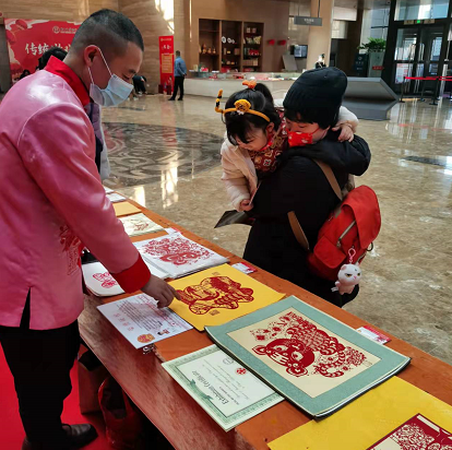 制年历、做福袋、还有传统游戏体验,市民博物馆里过大年休闲区蓝鸢梦想 - Www.slyday.coM 制年历、做福袋、还有传统游戏体验,市民博物馆里过大年休闲区蓝鸢梦想 - Www.slyday.coM