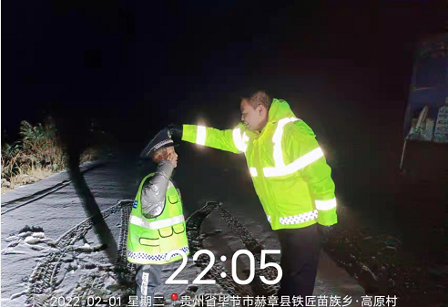 满满的感动!“上阵不离父子兵”,虎年春节6岁萌娃雪地里陪爸爸执勤休闲区蓝鸢梦想 - Www.slyday.coM 满满的感动!“上阵不离父子兵”,虎年春节6岁萌娃雪地里陪爸爸执勤休闲区蓝鸢梦想 - Www.slyday.coM