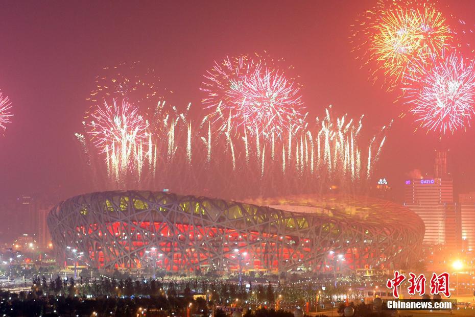 图为2008年8月8日晚,第二十九届奥林匹克运动会在北京开幕.