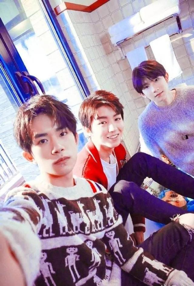 易烊千玺成为首个00后破百亿票房影人,进圈3年,6部电影缔造奇迹休闲区蓝鸢梦想 - Www.slyday.coM 易烊千玺成为首个00后破百亿票房影人,进圈3年,6部电影缔造奇迹休闲区蓝鸢梦想 - Www.slyday.coM