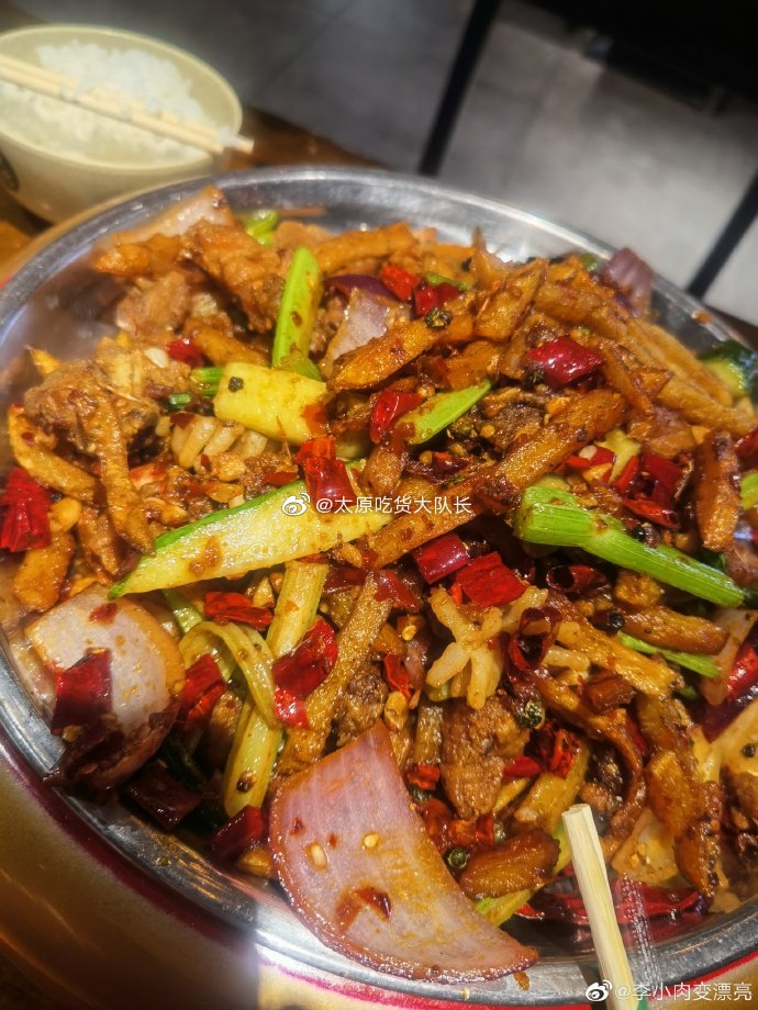 脖子上长小肉疙瘩的原因 颈部小疙瘩怎么治疗