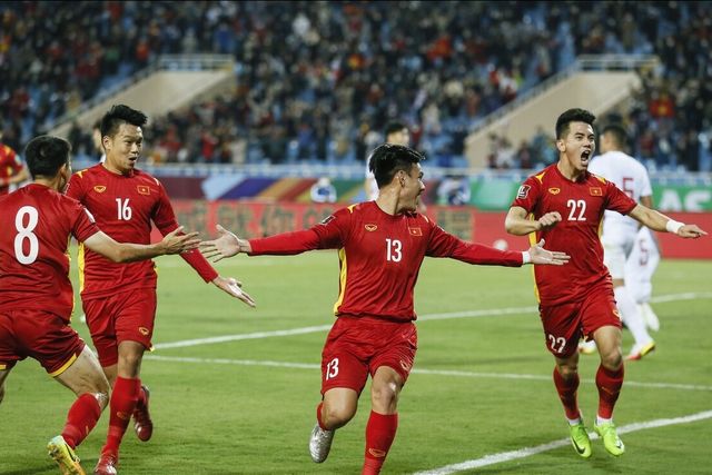 0-2！国足12强赛耻辱比赛诞生！落后倒数第1，越南爆冷+19分钟2球