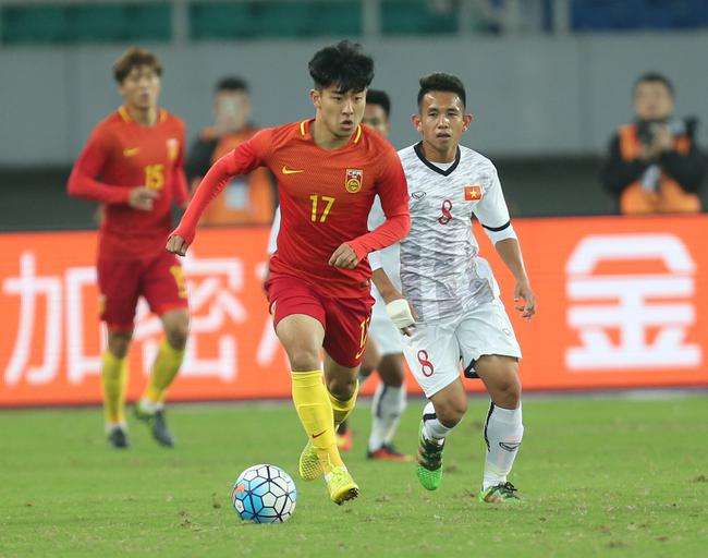 国足打越南这场球明显看出国内球员排挤归化