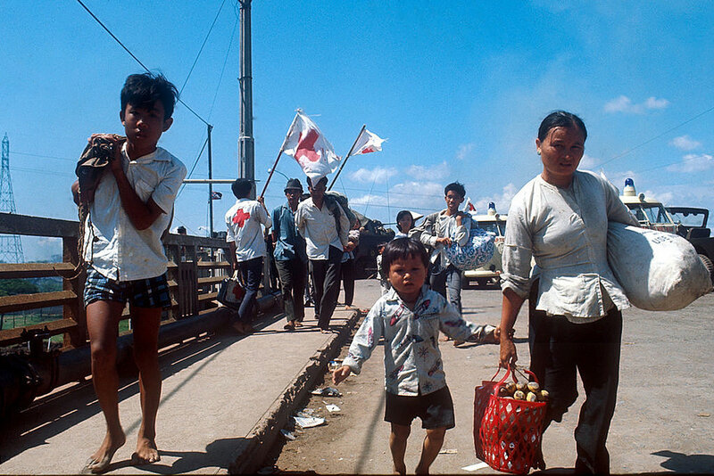 1968年春节的越南西贡  激烈的战争场面 四处逃生的老百姓