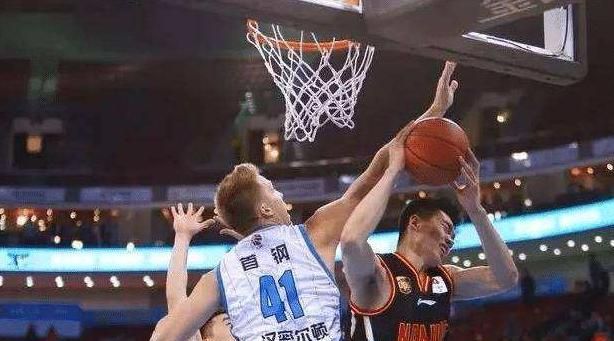 北京阵容彻底完整,周琦澳洲很开心,李京龙遭遇伤病