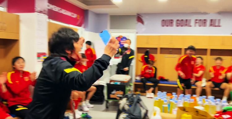 凌晨2点，中国女足更衣室疯狂庆祝叫嚣<a href=