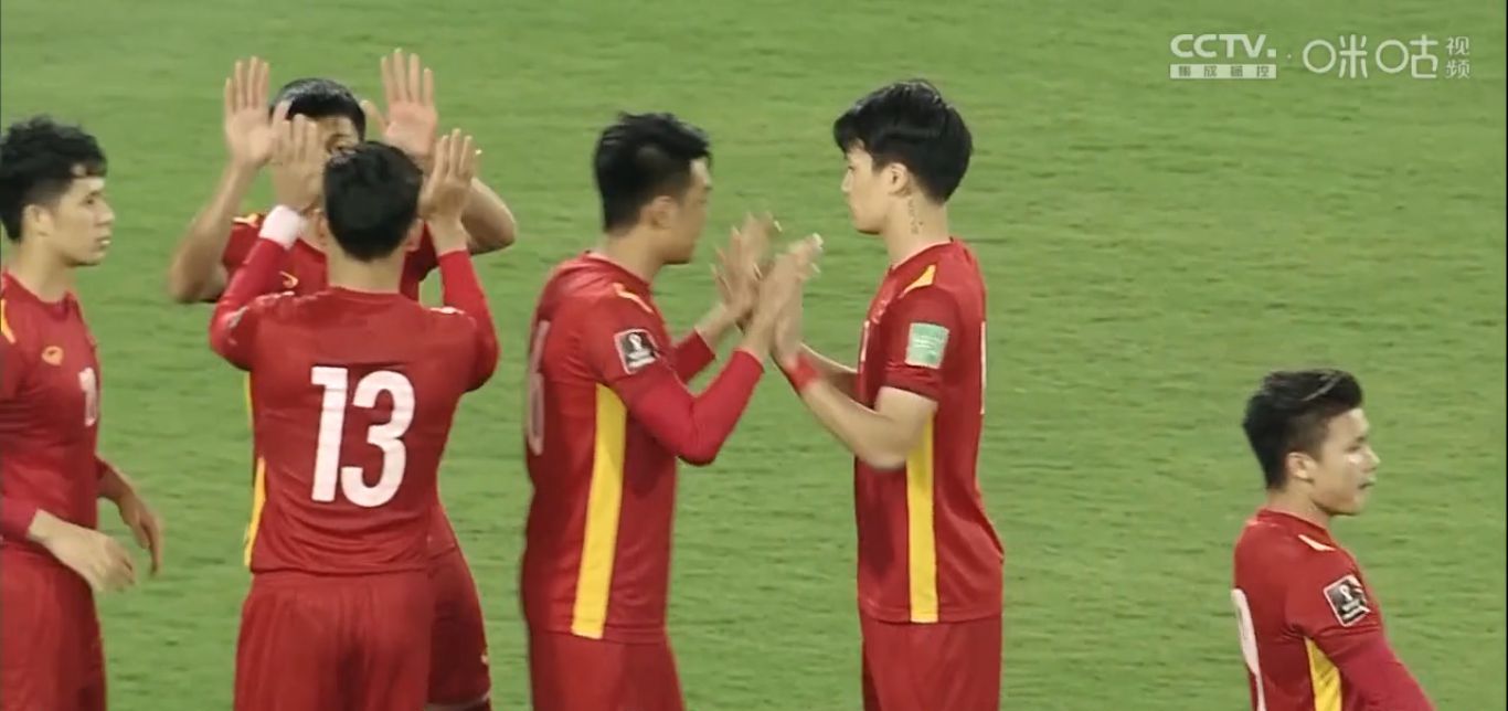 胡晋才和阮进灵先后进球,阿兰和武磊获得机会,国足0-2越南队