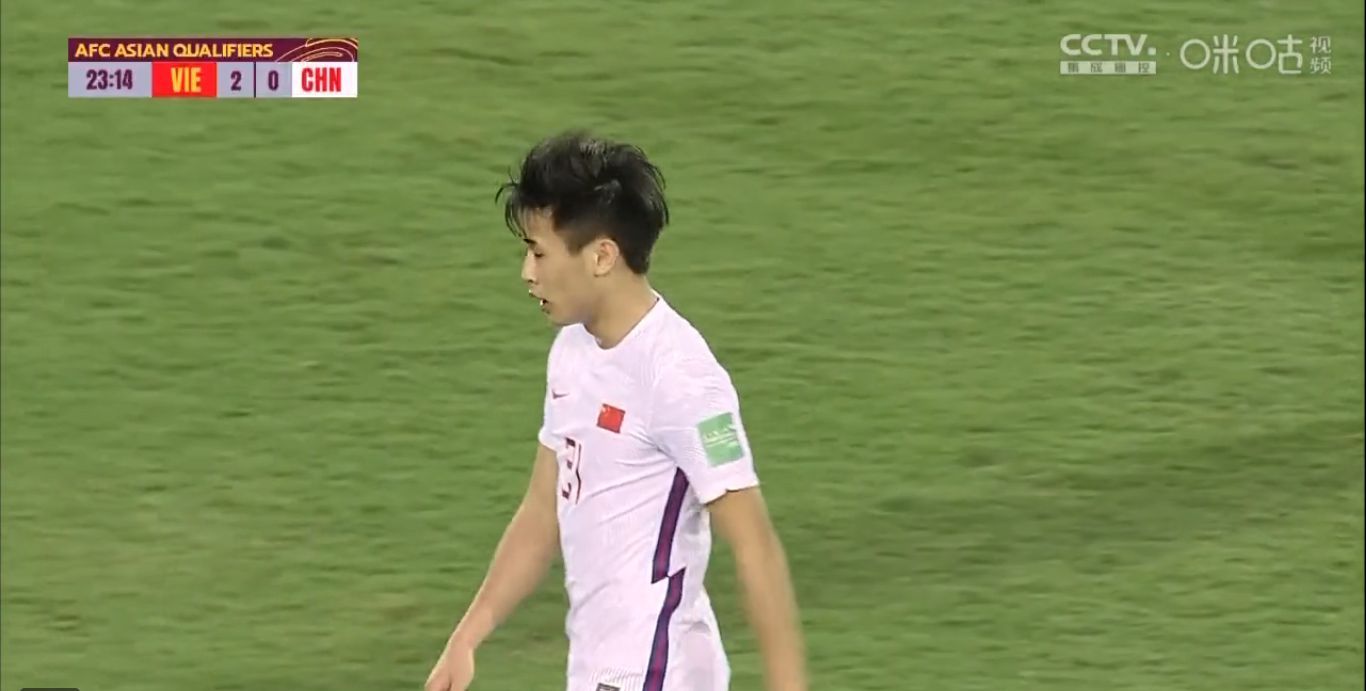 胡晋才和阮进灵先后进球,阿兰和武磊获得机会,国足0-2越南队
