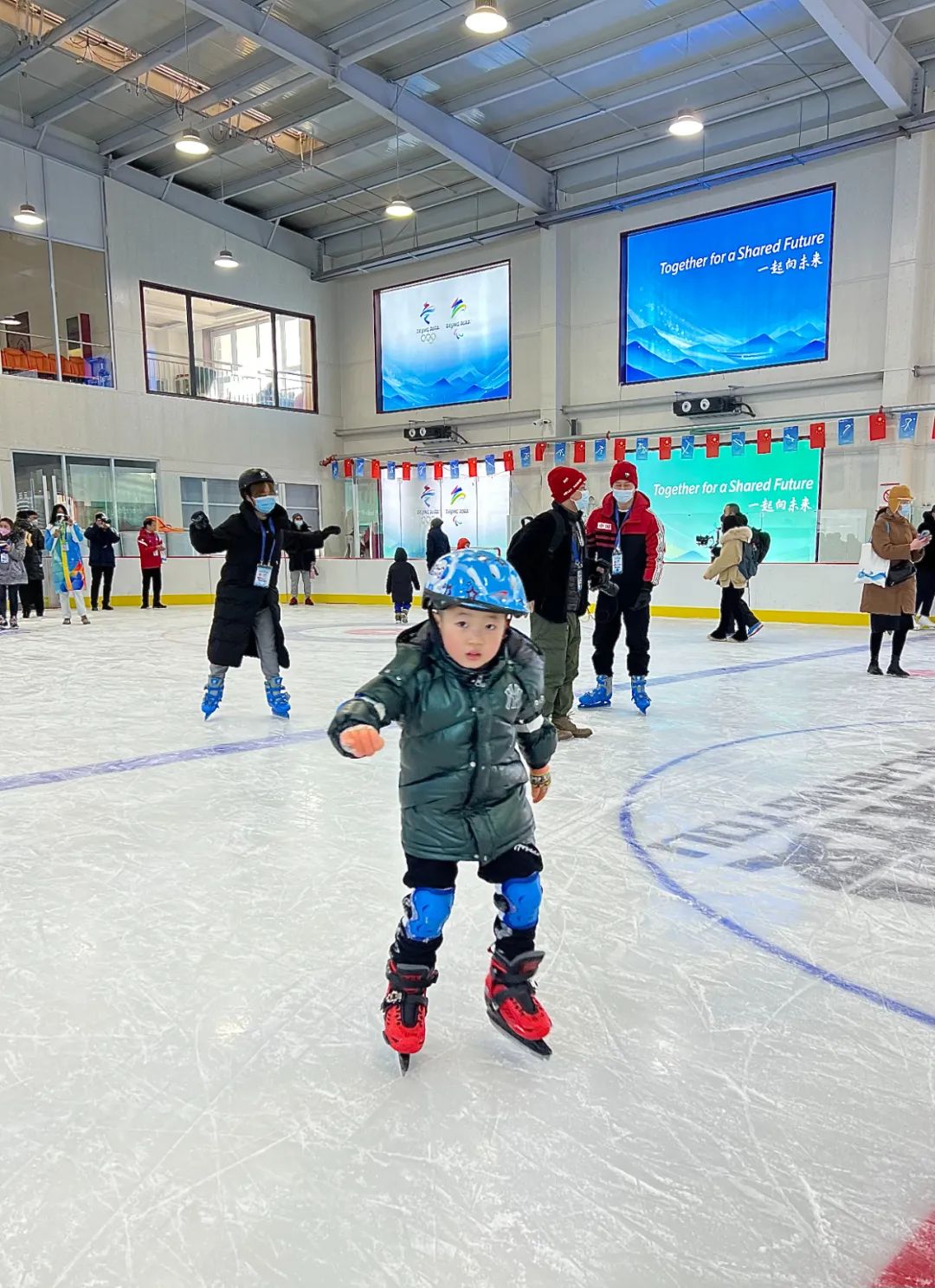 草原客户端记者在张家口|体验冰雪乐趣 迎接冰雪盛会休闲区蓝鸢梦想 - Www.slyday.coM 草原客户端记者在张家口|体验冰雪乐趣 迎接冰雪盛会休闲区蓝鸢梦想 - Www.slyday.coM