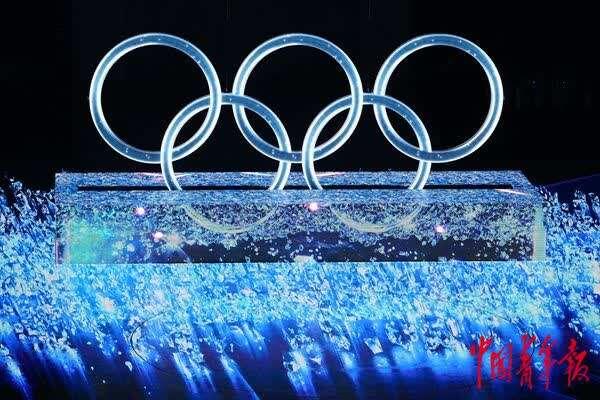 北京冬奥会开幕式举行冰雪五环破冰而出