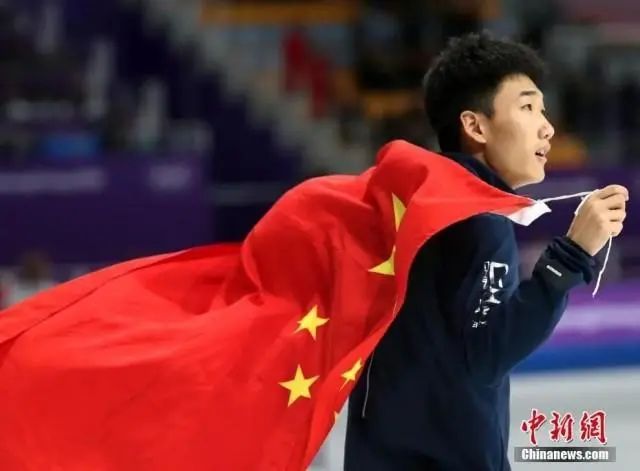 资料图：在平昌冬奥会速度滑冰男子500米决赛中，首次参加冬奥会的小将高亭宇以34.65获得了一枚铜牌。中新社记者 宋吉河 摄