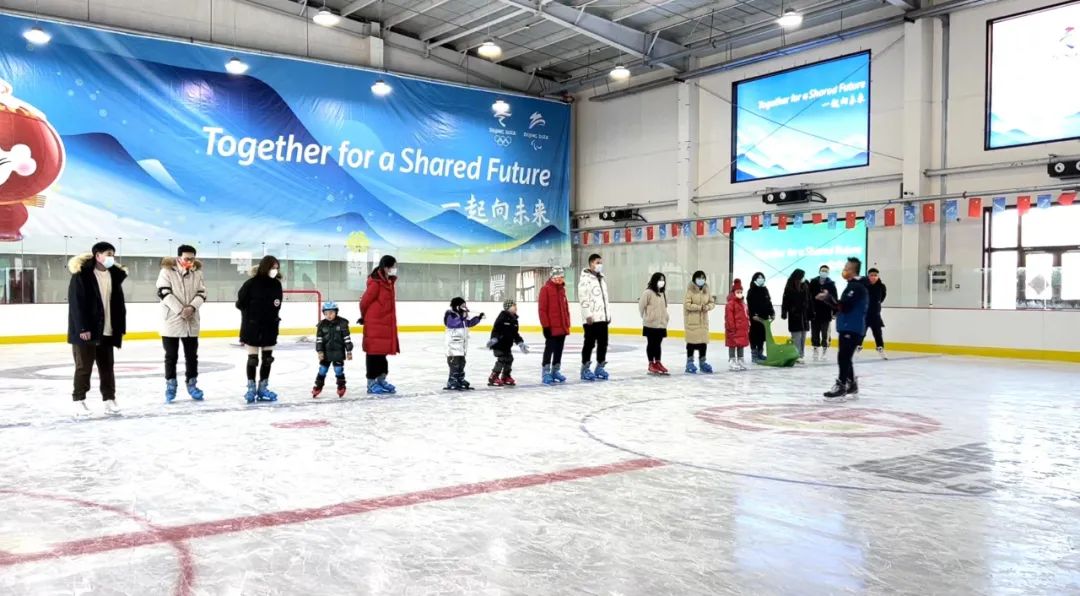 草原客户端记者在张家口|体验冰雪乐趣 迎接冰雪盛会休闲区蓝鸢梦想 - Www.slyday.coM 草原客户端记者在张家口|体验冰雪乐趣 迎接冰雪盛会休闲区蓝鸢梦想 - Www.slyday.coM