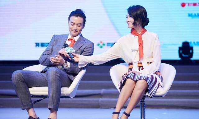 朱丹新年秀恩爱周一围却不在她身边陪伴也许她的幸福不是装的