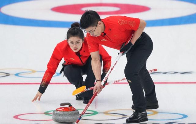 大国风范！凌智范苏圆输比赛不输人，送对手礼物，<a href=