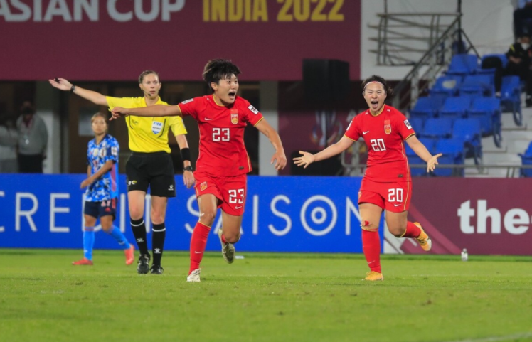 中国女足“夜袭”<a href=