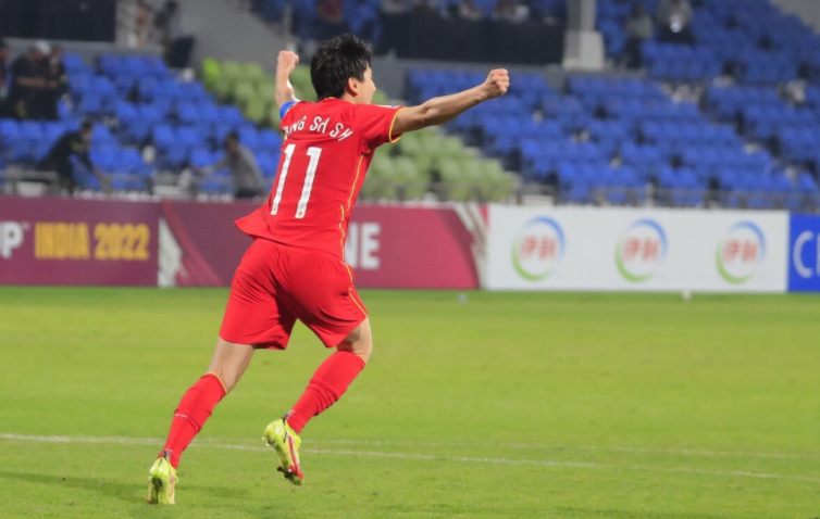 中国女足“夜袭”<a href=