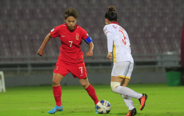 中国女足“夜袭”<a href=