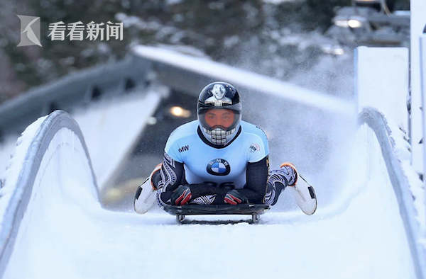 那位不怕冷的冬奥旗手 背后逐梦故事令人动容休闲区蓝鸢梦想 - Www.slyday.coM 那位不怕冷的冬奥旗手 背后逐梦故事令人动容休闲区蓝鸢梦想 - Www.slyday.coM