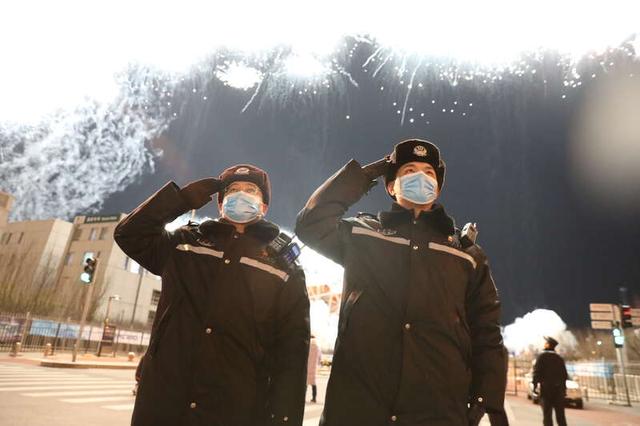 离冬奥开幕式烟花最近的地方,他们是看不到烟花的人休闲区蓝鸢梦想 - Www.slyday.coM 离冬奥开幕式烟花最近的地方,他们是看不到烟花的人休闲区蓝鸢梦想 - Www.slyday.coM