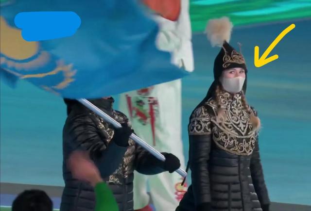 冬奥会开幕式3个有趣瞬间:穿夏衣的男旗手,帅气的“假笑”小哥休闲区蓝鸢梦想 - Www.slyday.coM 冬奥会开幕式3个有趣瞬间:穿夏衣的男旗手,帅气的“假笑”小哥休闲区蓝鸢梦想 - Www.slyday.coM