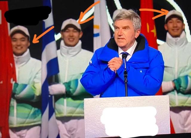 冬奥邓超爬上热搜第一,开幕式“假笑”男孩和蹦跳的气氛组也火了休闲区蓝鸢梦想 - Www.slyday.coM 冬奥邓超爬上热搜第一,开幕式“假笑”男孩和蹦跳的气氛组也火了休闲区蓝鸢梦想 - Www.slyday.coM