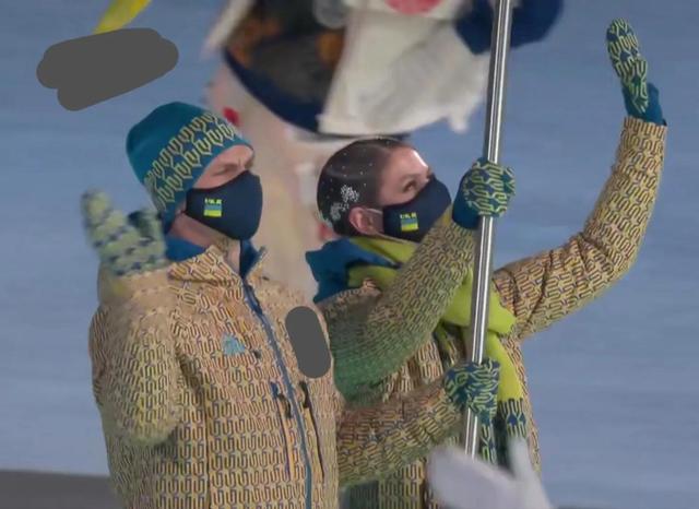 冬奥会开幕式3个有趣瞬间:穿夏衣的男旗手,帅气的“假笑”小哥休闲区蓝鸢梦想 - Www.slyday.coM 冬奥会开幕式3个有趣瞬间:穿夏衣的男旗手,帅气的“假笑”小哥休闲区蓝鸢梦想 - Www.slyday.coM