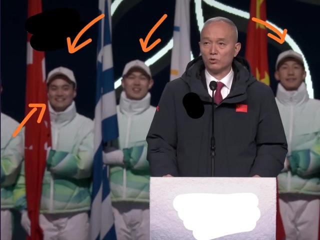 冬奥会开幕式3个有趣瞬间:穿夏衣的男旗手,帅气的“假笑”小哥休闲区蓝鸢梦想 - Www.slyday.coM 冬奥会开幕式3个有趣瞬间:穿夏衣的男旗手,帅气的“假笑”小哥休闲区蓝鸢梦想 - Www.slyday.coM