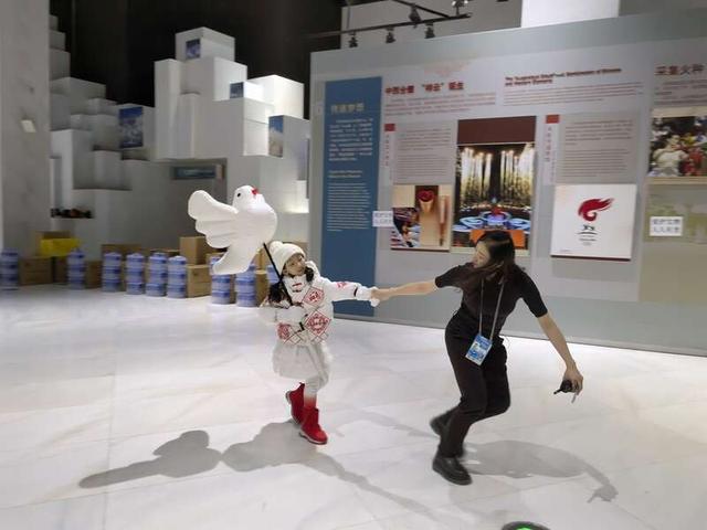 冬奥开幕式上打动观众的“掉队小鸽子”,刚过完10岁生日休闲区蓝鸢梦想 - Www.slyday.coM 冬奥开幕式上打动观众的“掉队小鸽子”,刚过完10岁生日休闲区蓝鸢梦想 - Www.slyday.coM