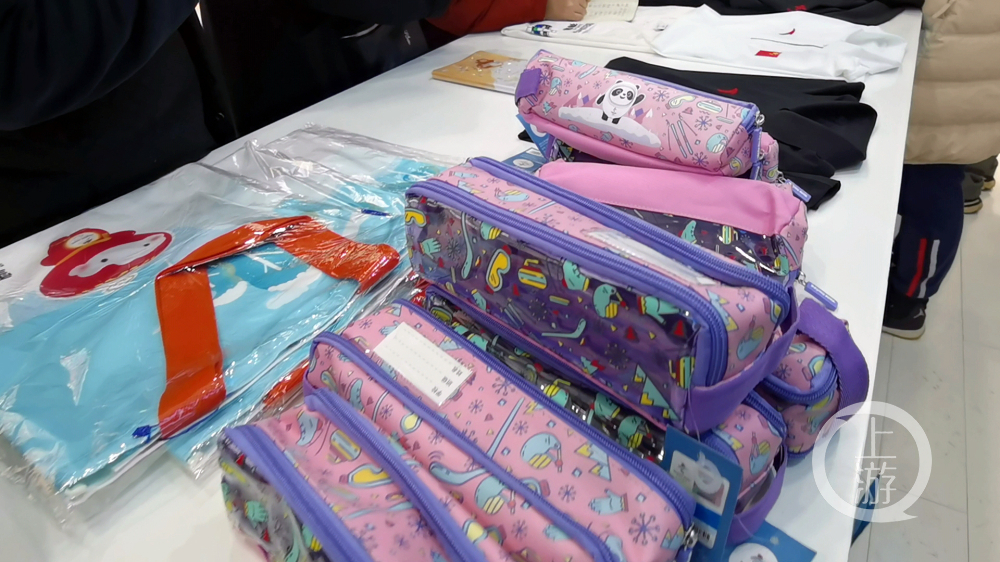 冰墩墩旋风刮到重庆!市民排队2小时抢购线上卖到脱销,什么叫做“国民网红”啊?休闲区蓝鸢梦想 - Www.slyday.coM 冰墩墩旋风刮到重庆!市民排队2小时抢购线上卖到脱销,什么叫做“国民网红”啊?休闲区蓝鸢梦想 - Www.slyday.coM