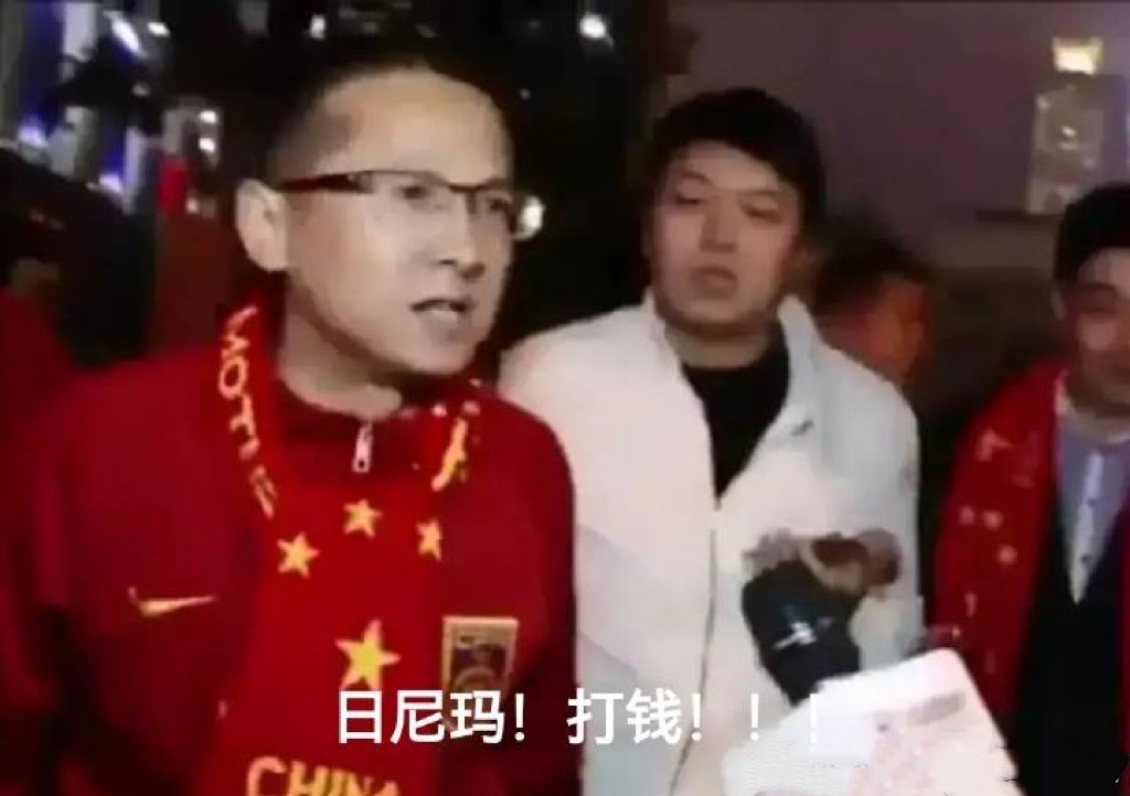 中国男足输给了越南，中国女足亚洲杯夺冠！真·世界的参差