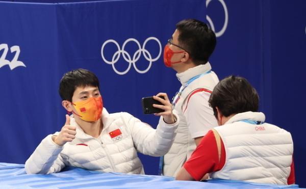 骆明贺晓龙呼吁：速滑队请两位<a href=