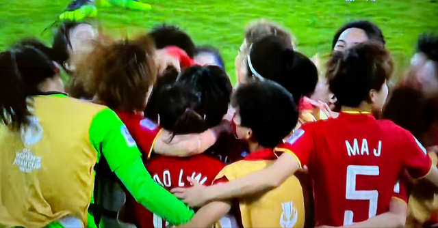 众星祝贺中国女足夺冠！潘粤明配<a href=