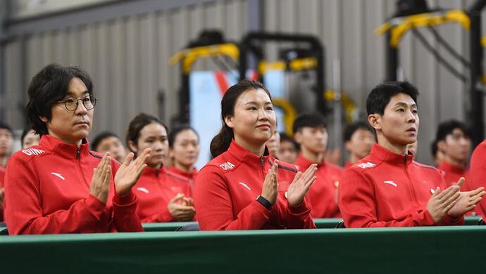 骆明贺晓龙呼吁：速滑队请两位<a href=