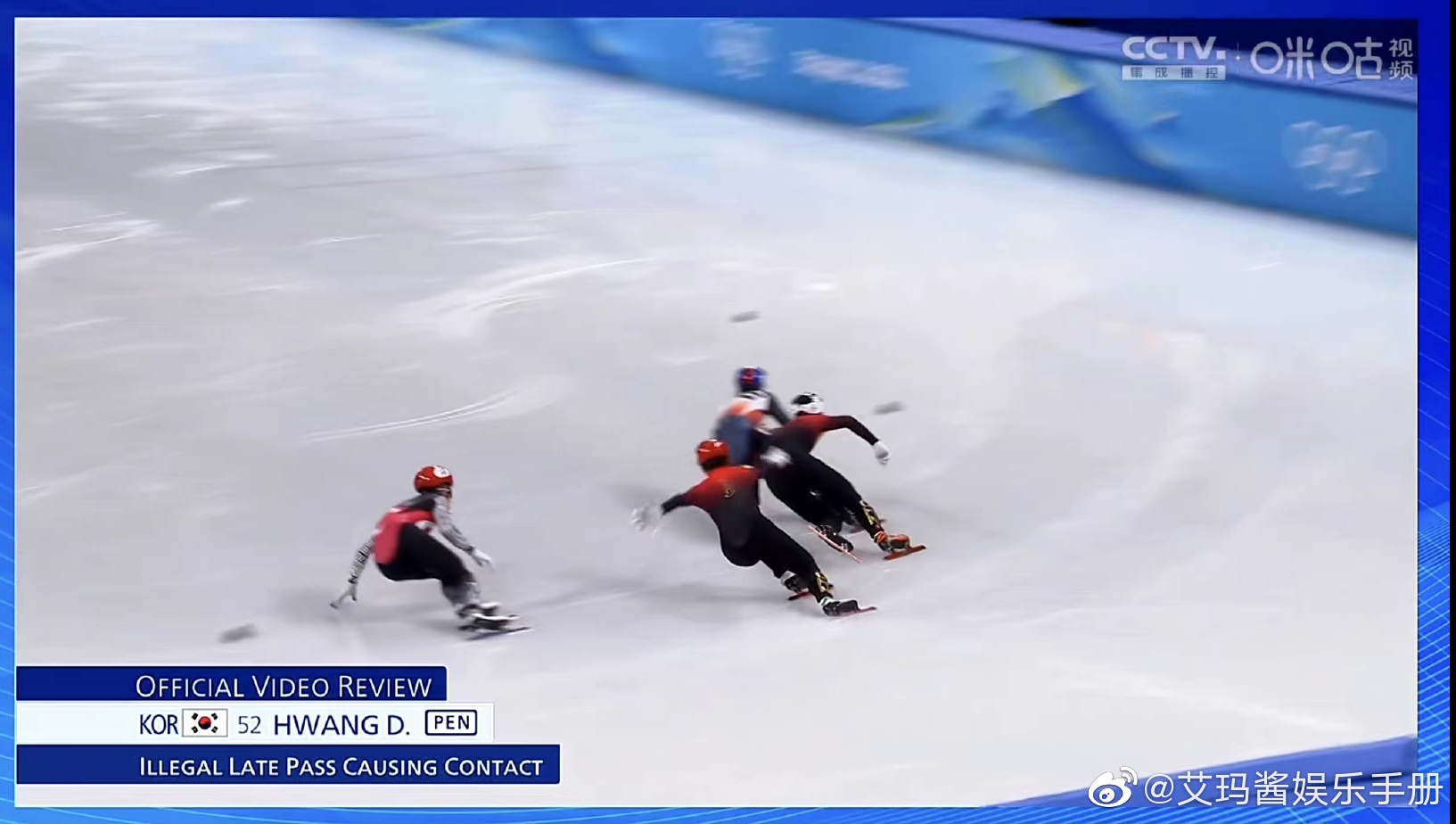 摔倒后，镜头切到教练席，<a href=