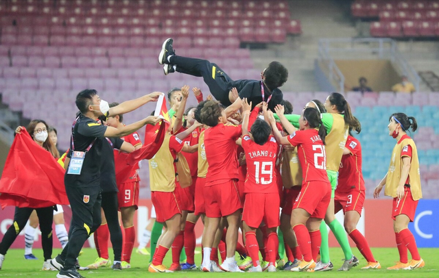 居功至伟！慢镜头回看中国女足绝杀<a href=