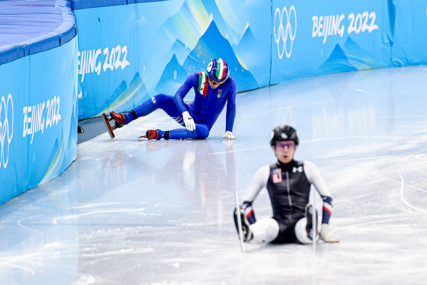场上犯规黄牌频现,短道速滑犯规究竟该怎么判断?休闲区蓝鸢梦想 - Www.slyday.coM 场上犯规黄牌频现,短道速滑犯规究竟该怎么判断?休闲区蓝鸢梦想 - Www.slyday.coM