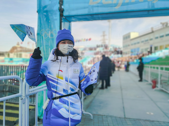 看谷爱凌首秀“太过瘾了!”首钢滑雪大跳台首批冬奥观众点赞运动员休闲区蓝鸢梦想 - Www.slyday.coM 看谷爱凌首秀“太过瘾了!”首钢滑雪大跳台首批冬奥观众点赞运动员休闲区蓝鸢梦想 - Www.slyday.coM