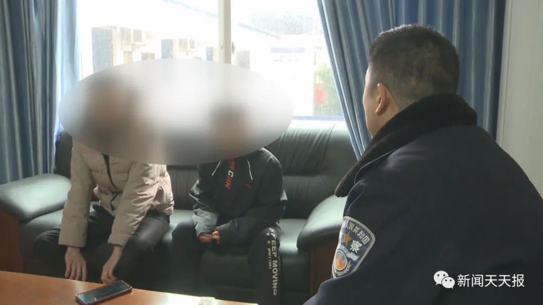 乐山12岁男孩玩手机花掉16000多元 家长们千万要注意!休闲区蓝鸢梦想 - Www.slyday.coM 乐山12岁男孩玩手机花掉16000多元 家长们千万要注意!休闲区蓝鸢梦想 - Www.slyday.coM