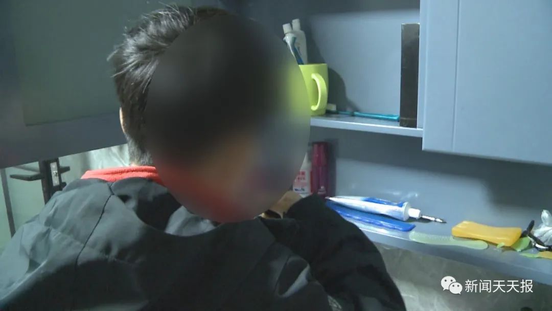 乐山12岁男孩玩手机花掉16000多元 家长们千万要注意!休闲区蓝鸢梦想 - Www.slyday.coM 乐山12岁男孩玩手机花掉16000多元 家长们千万要注意!休闲区蓝鸢梦想 - Www.slyday.coM