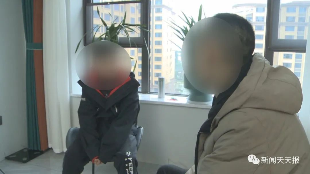 乐山12岁男孩玩手机花掉16000多元 家长们千万要注意!休闲区蓝鸢梦想 - Www.slyday.coM 乐山12岁男孩玩手机花掉16000多元 家长们千万要注意!休闲区蓝鸢梦想 - Www.slyday.coM