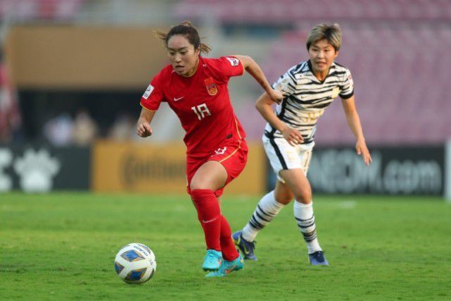 争议！中国球迷真古怪，质疑唐佳丽传球出界，但<a href=