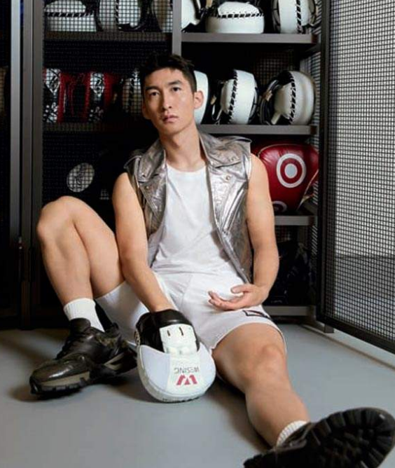 武大靖碰任子威的手让他先走，神仙友谊破防了，<a href=